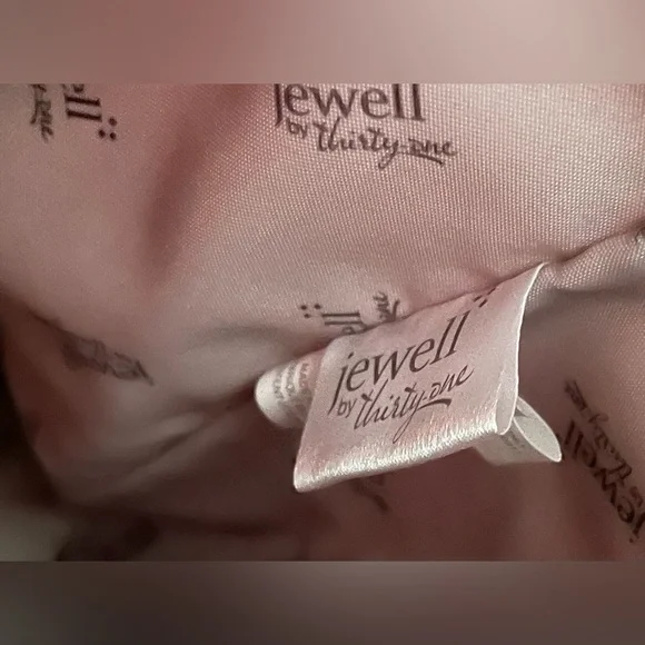 NWT RARE Thirty-One Daring Abbey byJewell Coral Faux Leather
9.5”Wx13.5”L  NWT - Picture 5 of 6